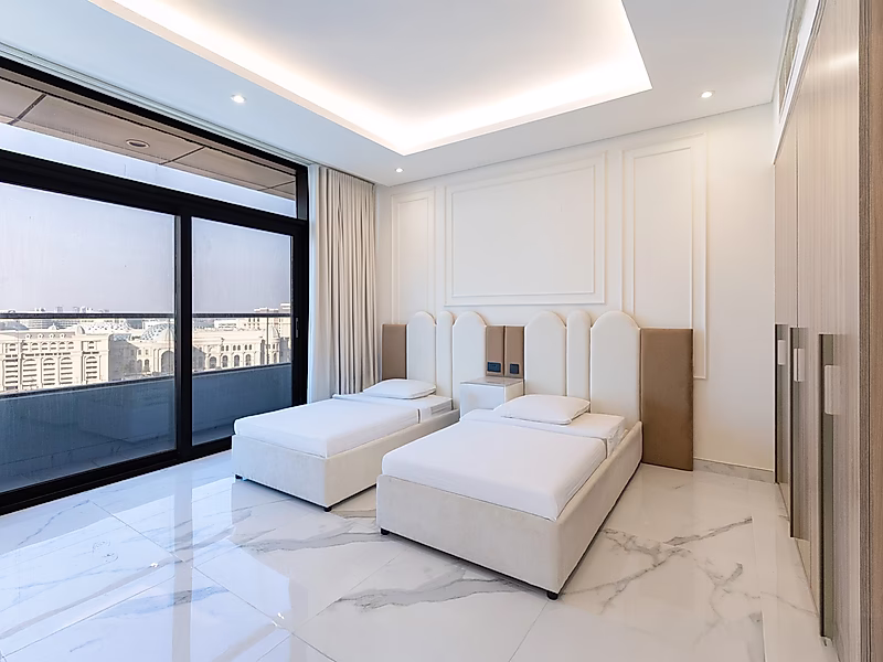 Elegant 2BR with Panoramic Views - Photo 3