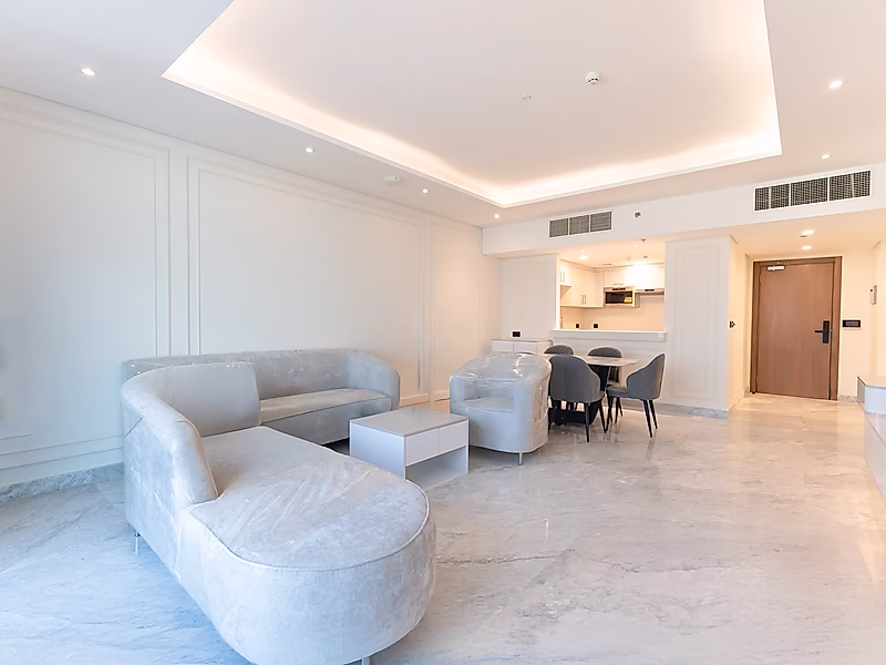 Elegant 2BR with Panoramic Views - Photo 4