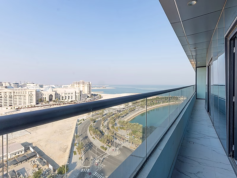 Luxury Living | Stylish 2 Bedroom With Sea View - Photo 1