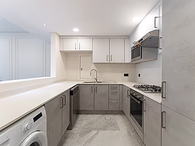 Luxury Living | Stylish 2 Bedroom With Sea View