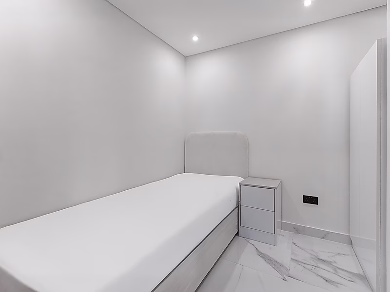 Luxury 2BR Oasis with Exquisite Finishes - Photo 4
