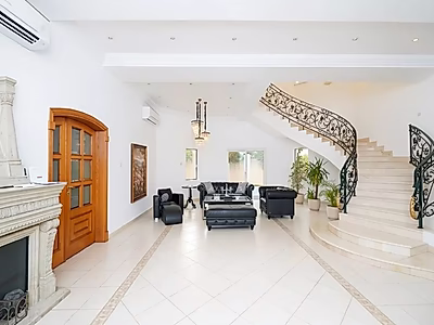 ELEGANT STANDALONE VILLA SPACIOUS LIVING | PRIME OPPORTUNITY