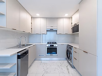 STYLISH 2-BEDROOM APARTMENT WITH PARTIAL SEA VIEW | LUSAIL MARINA