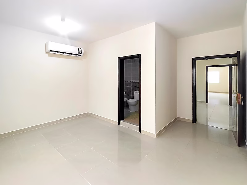 CHARMING DUPLEX 4BR + MAID | UMM AL AMAD - Photo 2