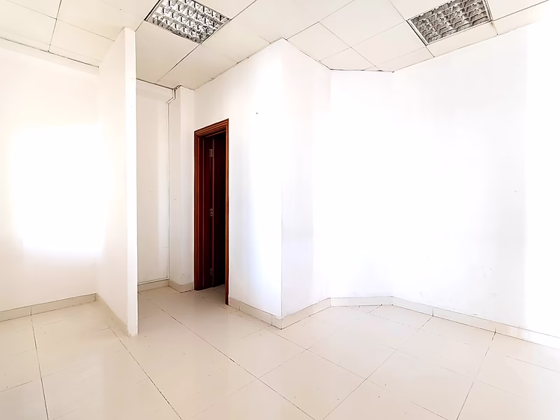 165sqm Fully Fitted Office for Rent on Salwa Road - Photo 7