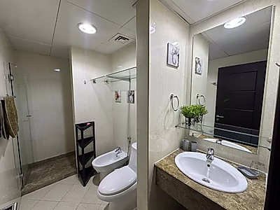 IDEAL INVESTMENT OPPORTUNITY! STUDIO APARTMENT WITH STUNNING HIGH FLOOR VIEW
