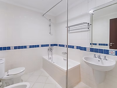 Elegant 2-Bedroom Apartment for Rent in West Bay – Modern Living in a Prime Location