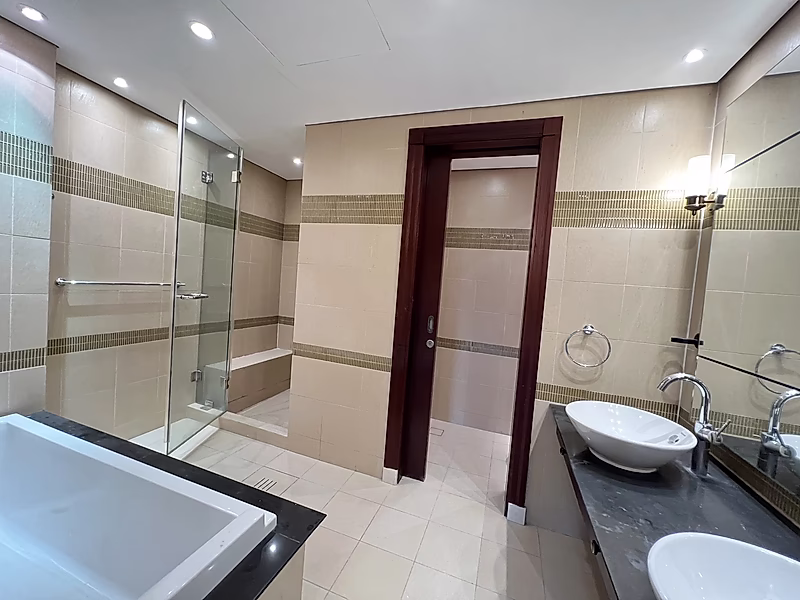 Huge Terrace, Sunny & Spacious 2BR Semi Furnished Townhouse for Sale at Mid Porto Arabia The Pearl - Photo 6