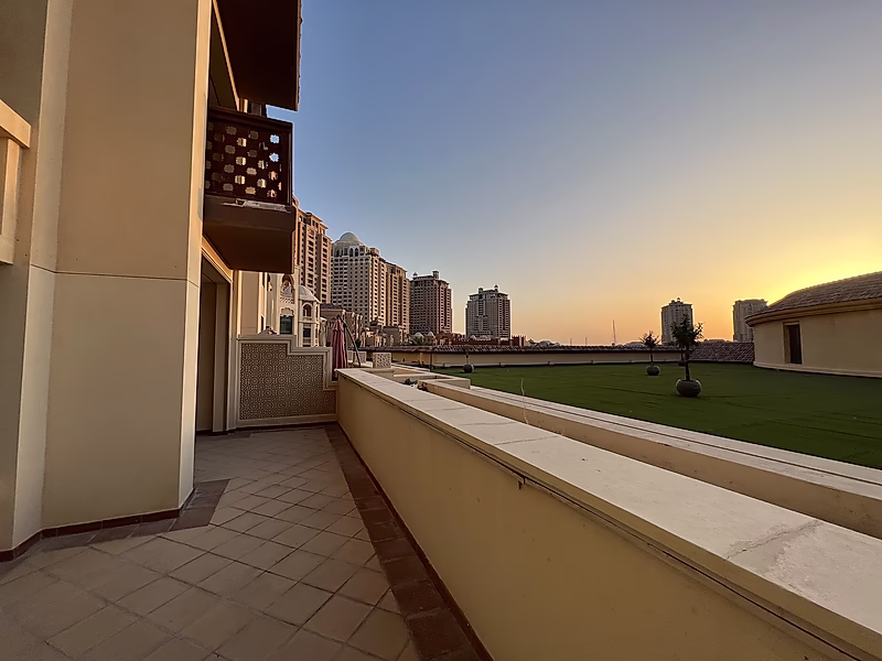 Huge Terrace, Sunny & Spacious 2BR Semi Furnished Townhouse for Sale at Mid Porto Arabia The Pearl - Photo 7
