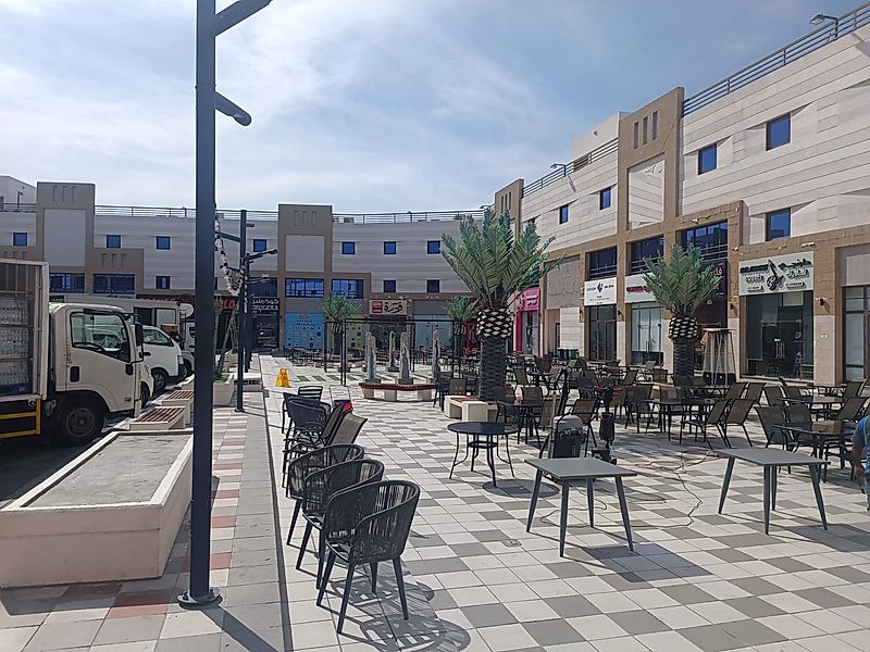 EXCELLENT LOCATION - RETAL SHOPS FOR RENT - Photo 2
