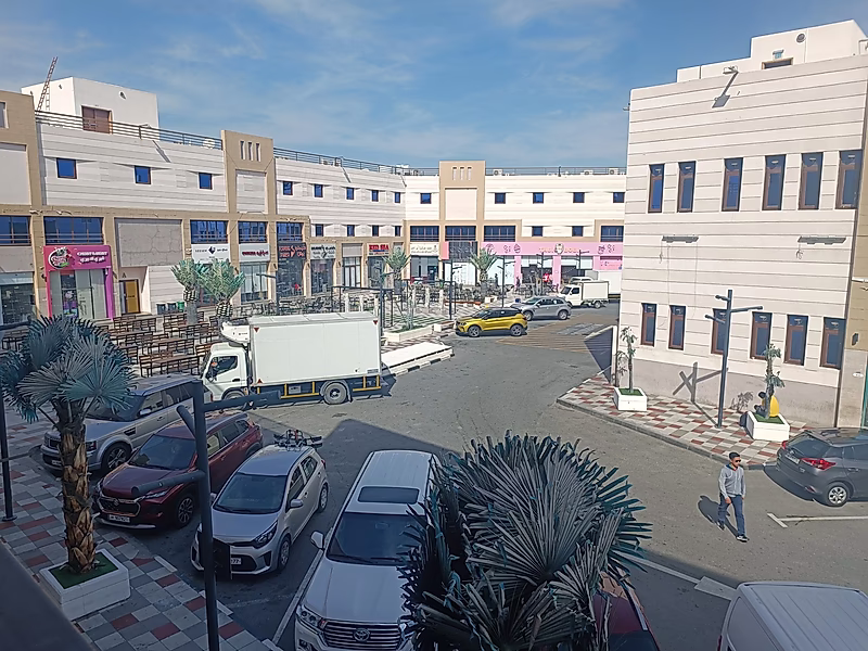 EXCELLENT LOCATION - RETAL SHOPS FOR RENT - Photo 5