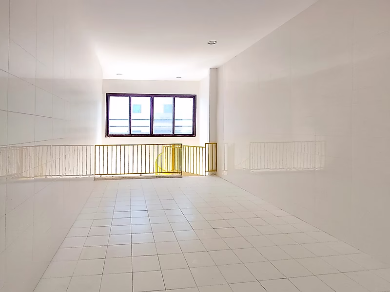 EXCELLENT LOCATION - RETAL SHOPS FOR RENT - Photo 8