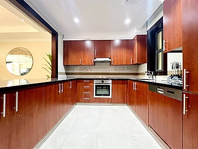 ELEGANTLY STYLED! 2-BR TOWNHOUSE WITH PRIVATE BALCONY | PORTO