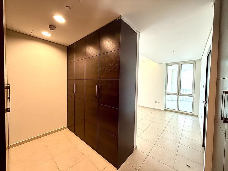 Panoramic Sea & Marina Views | High-Floor Luxury 2BR in Viva Bahriya | Beach Access | Title Deed Ready - Photo 2