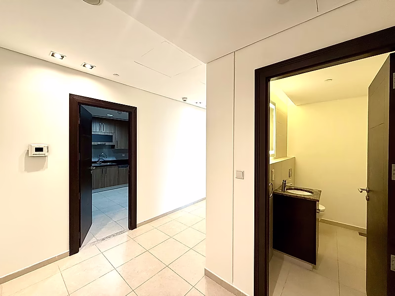 Panoramic Sea & Marina Views | High-Floor Luxury 2BR in Viva Bahriya | Beach Access | Title Deed Ready - Photo 14