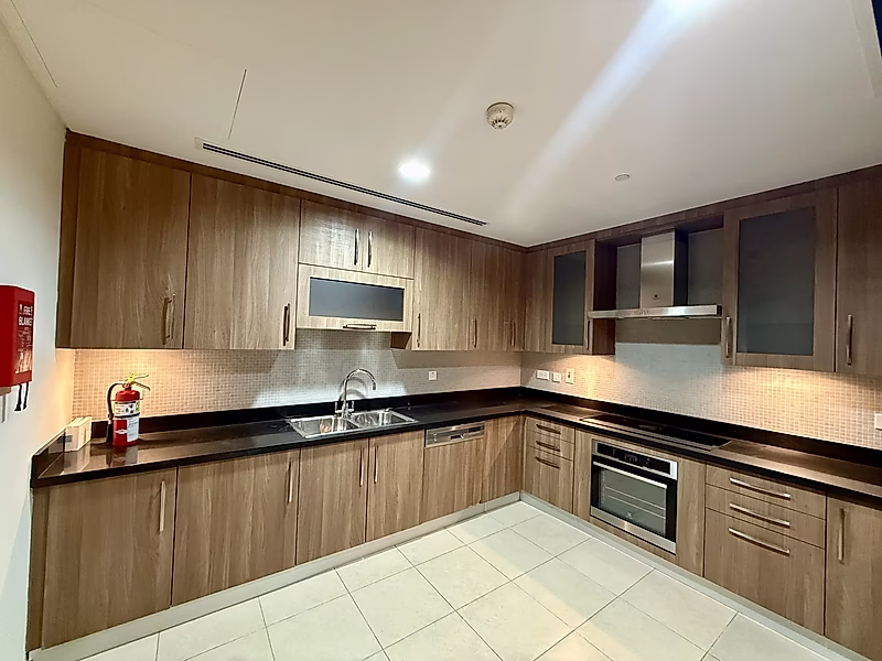 Panoramic Sea & Marina Views | High-Floor Luxury 2BR in Viva Bahriya | Beach Access | Title Deed Ready - Photo 17