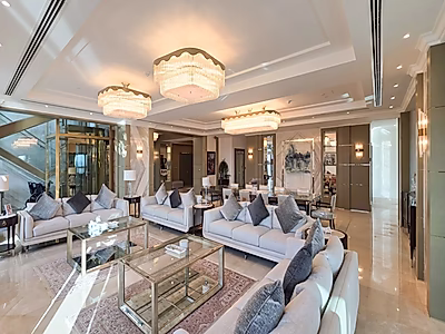 Stunning Renovated Penthouse | Panoramic Marina Views | Prime Location