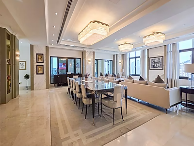 Stunning Renovated Penthouse | Panoramic Marina Views | Prime Location