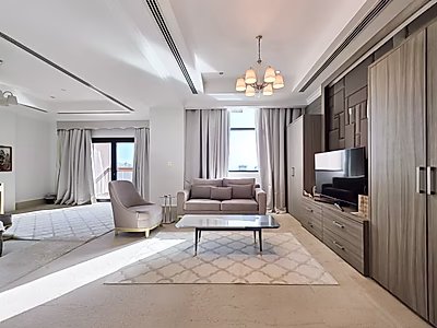 Stunning Renovated Penthouse | Panoramic Marina Views | Prime Location