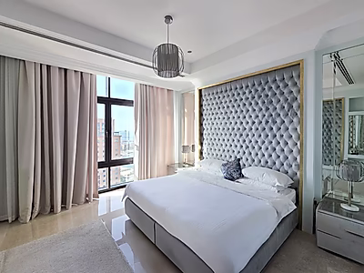 Stunning Renovated Penthouse | Panoramic Marina Views | Prime Location