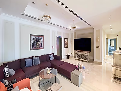 Stunning Renovated Penthouse | Panoramic Marina Views | Prime Location
