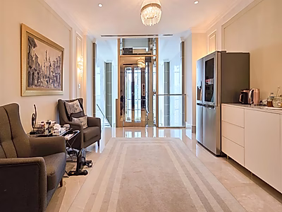 Stunning Renovated Penthouse | Panoramic Marina Views | Prime Location