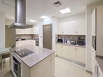 Stunning Renovated Penthouse | Panoramic Marina Views | Prime Location