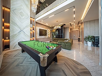 Stylish Duplex with Panoramic Views
