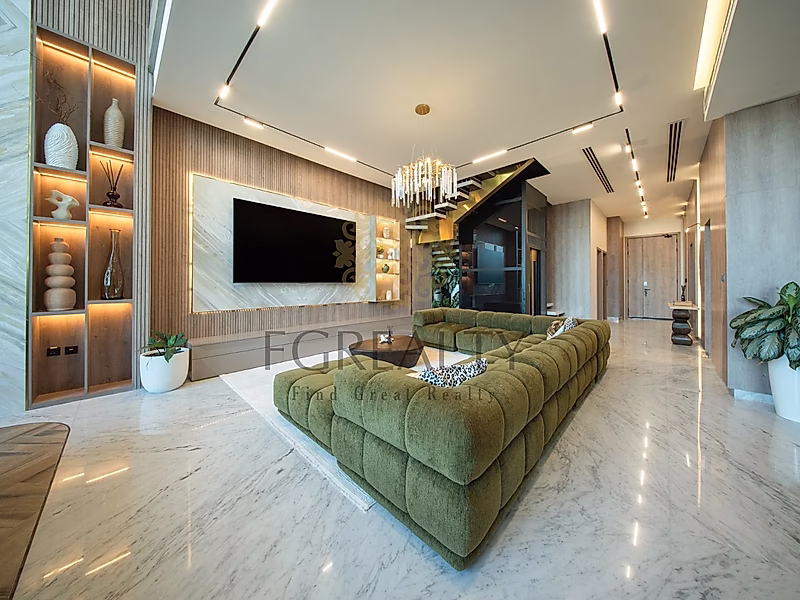 Stylish Duplex with Panoramic Views - Photo 3