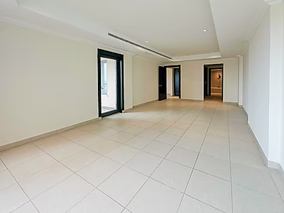 Bright & Unique Layout 1 Bedroom in Porto Arabia’s Top Tower - Sea & Kempinski View
