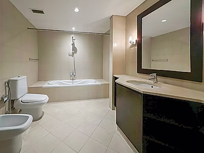 Bright & Unique Layout 1 Bedroom in Porto Arabia’s Top Tower - Sea & Kempinski View