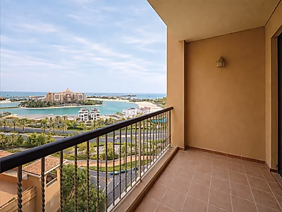 Bright & Unique Layout 1 Bedroom in Porto Arabia’s Top Tower - Sea & Kempinski View