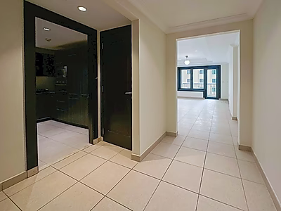 Bright & Unique Layout 1 Bedroom in Porto Arabia’s Top Tower - Sea & Kempinski View