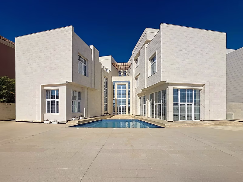 Ultra Luxury 9BR Villa | 1,650 SQM | Pool, Elevator & 3 Majlis | Ijara Lusail - Photo 1