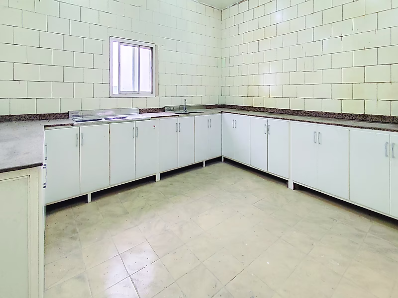 Labour Camp for Rent Old Industrial Area 36 rooms - Photo 3