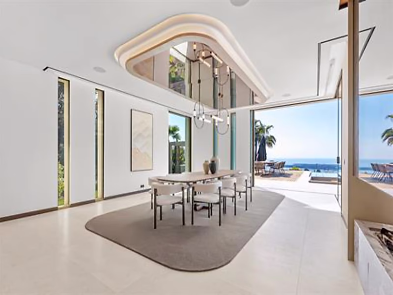 Luxury Contemporary Villa with Panoramic Sea Views – Super Cannes - Photo 2