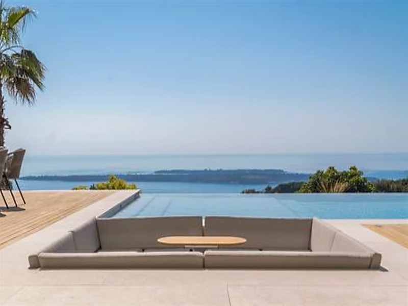 Luxury Contemporary Villa with Panoramic Sea Views – Super Cannes - Photo 17