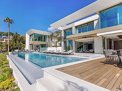 Luxury Contemporary Villa with Panoramic Sea Views – Super Cannes