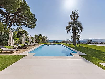 Ultra-Private Luxury Villa with Panoramic Sea Views – Cannes