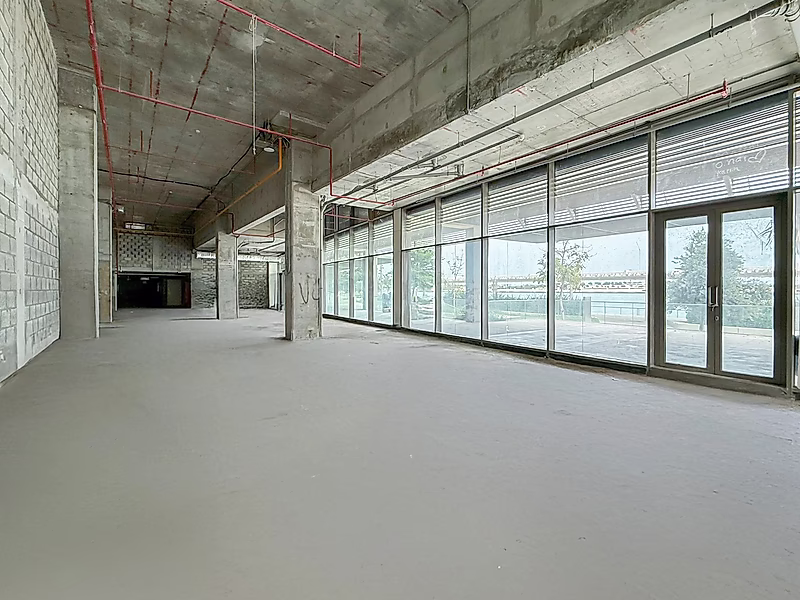 HIGH END 207SQM WATERFRONT RETAIL SPACE - Photo 5