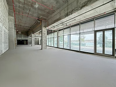 HIGH END 207SQM WATERFRONT RETAIL SPACE