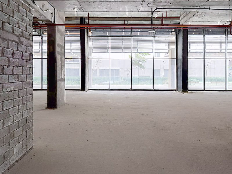 Chic Retail Space | Prime Visibility - Photo 2