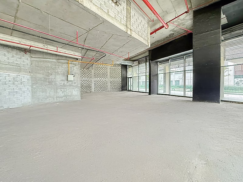 140 Sqm High ceiling retail space / Lusail - Photo 1