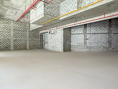 140 Sqm High ceiling retail space / Lusail