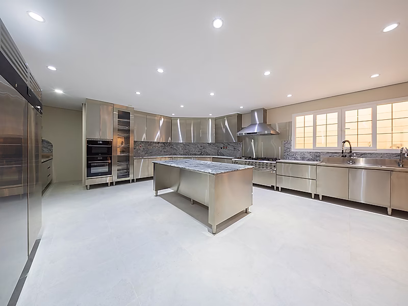 Luxury Villa for Sale in Al Kheesa – Exceptional Design & Premium Features - Photo 17