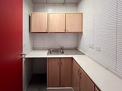 Premium 495 SQM Half-Floor Office | Fully Fitted |
