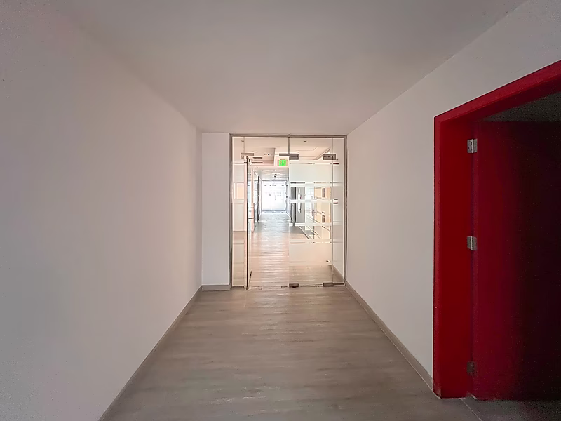 Premium 495 SQM Half-Floor Office | Fully Fitted | - Photo 10