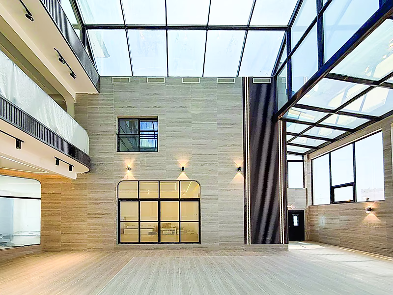 Exquisite Living: 6+ Bedrooms Awaits You - Photo 1
