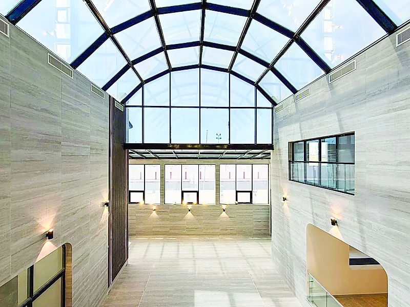 Exquisite Living: 6+ Bedrooms Awaits You - Photo 4