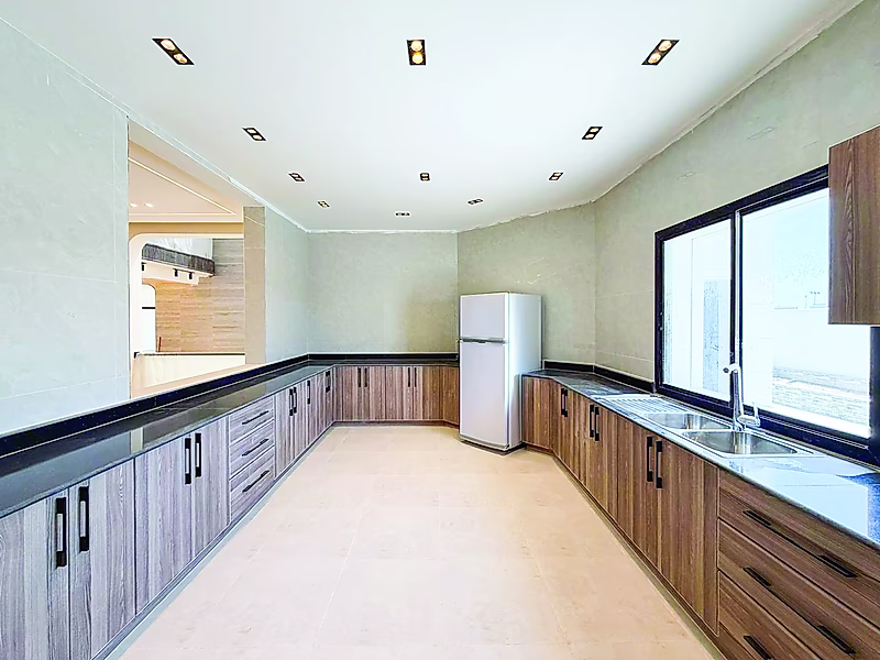 Exquisite Living: 6+ Bedrooms Awaits You - Photo 8